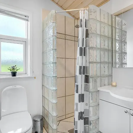 Beautiful In With 4 Bedrooms, Sauna And Wifi 2 Feriehus *