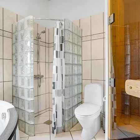 Beautiful In With 4 Bedrooms, Sauna And Wifi 2 Feriehus *
