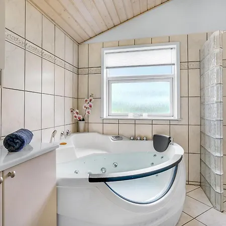 Feriehus Beautiful In With 4 Bedrooms, Sauna And Wifi 2 *