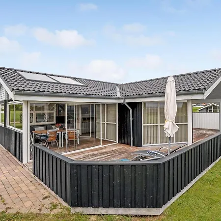 בית נופש Beautiful In With Sauna *