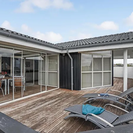 בית נופש Beautiful In With Sauna *